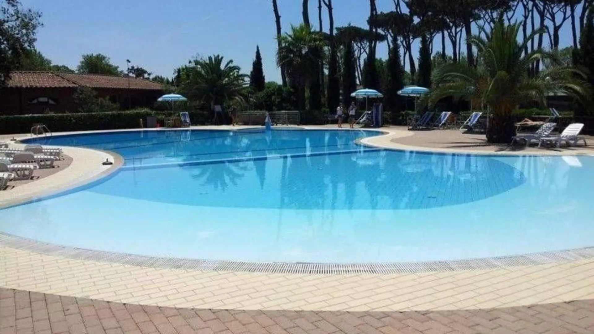 Wunderschoenes Ferienhaus In Viareggio Mit Gemeinschaftlichem Pool Und Terrasse 0*,