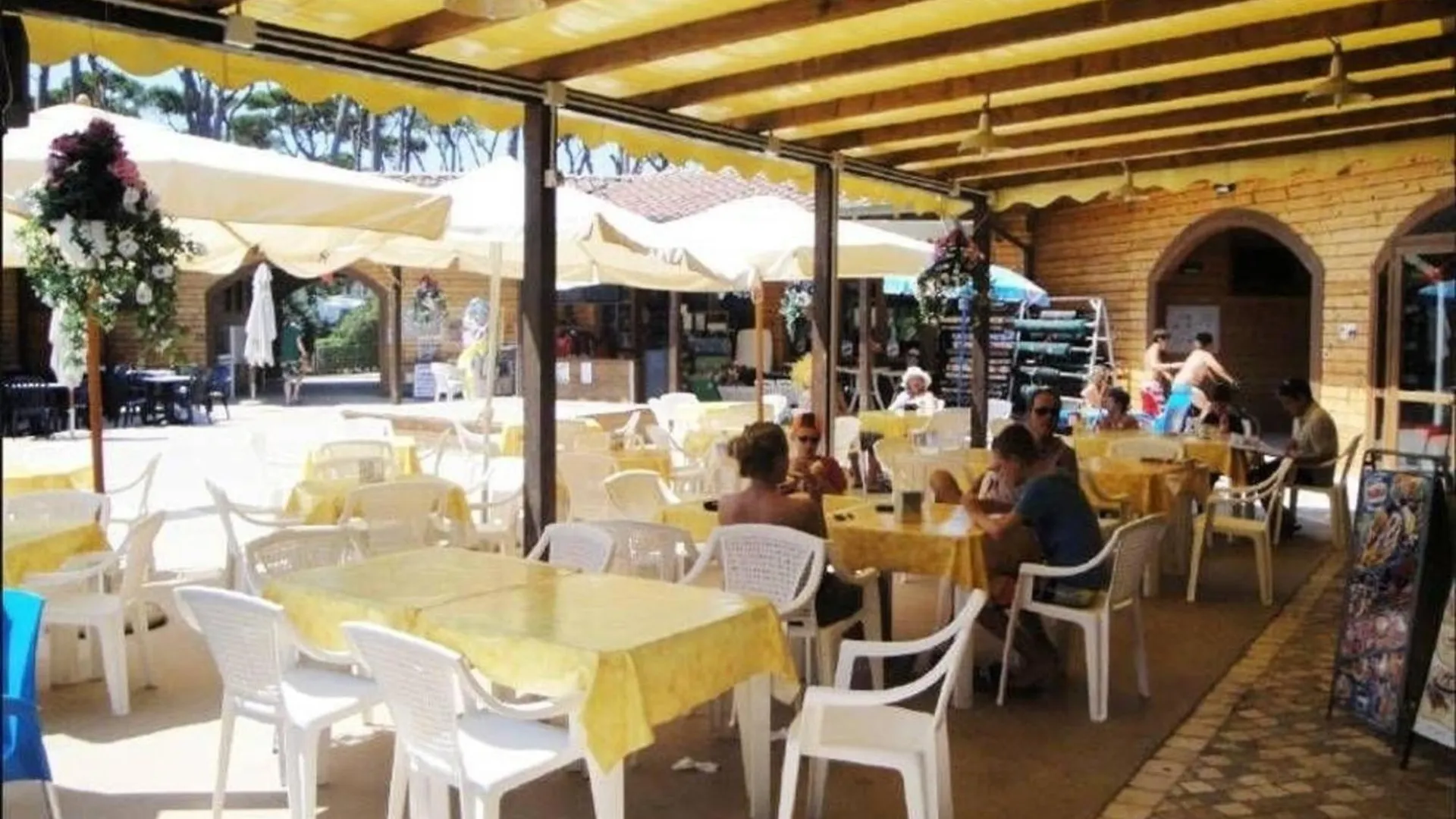 Wunderschoenes Ferienhaus In Viareggio Mit Gemeinschaftlichem Pool Und Terrasse Italy